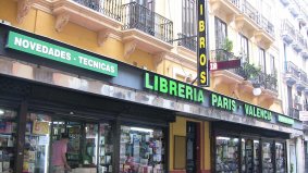 Entrada Librería París en Valencia, calle Navellos