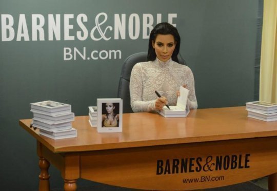 Kim Kardashian en la librería Barnes & Noble de Nueva York
