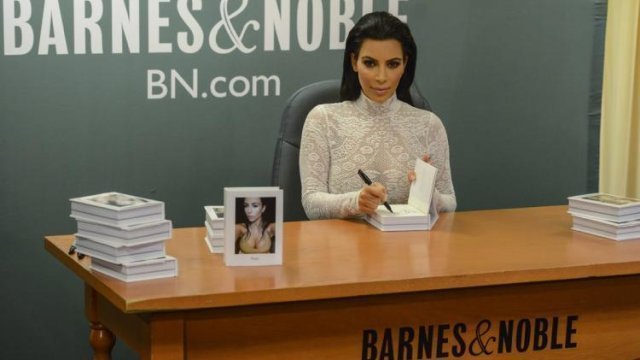 Kim Kardashian en la librería Barnes & Noble de Nueva York