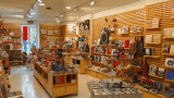 Interior de la librería Fundación Mapfre