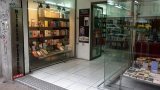 Entrada librería Metales Pesados en Valparaíso