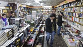 Librería París por dentro en la calle Alfonso el Magnánimo en Valencia