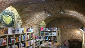 Interior de la librería La Sombra