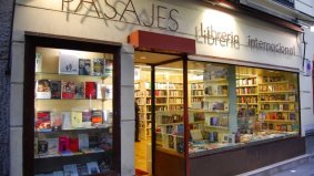 Fachada de la librería Pasajes