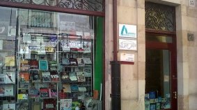 Exterior de la librería victor jara