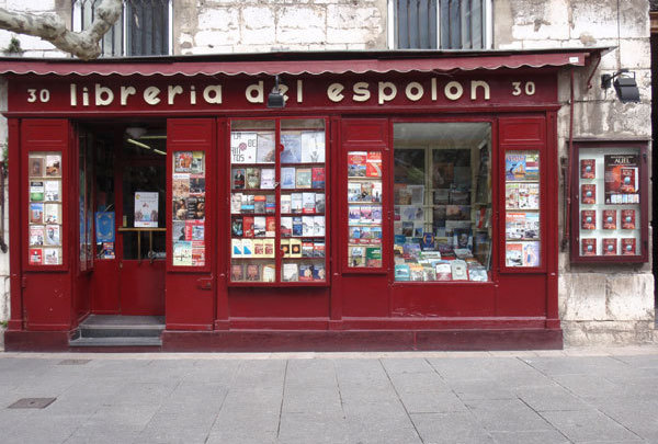 Entrada librería del Espolón