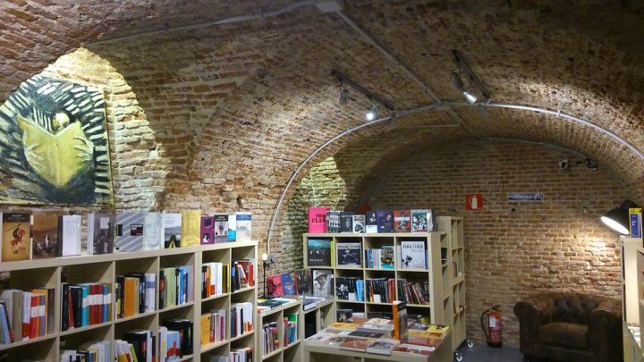 Interior de la librería La Sombra