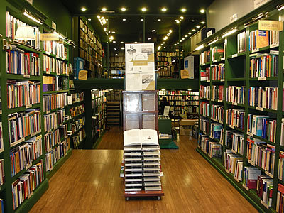 Interior de la librería Lex Nova