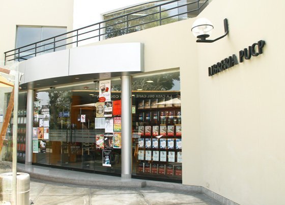 Exterior de la librería Perú Universidad