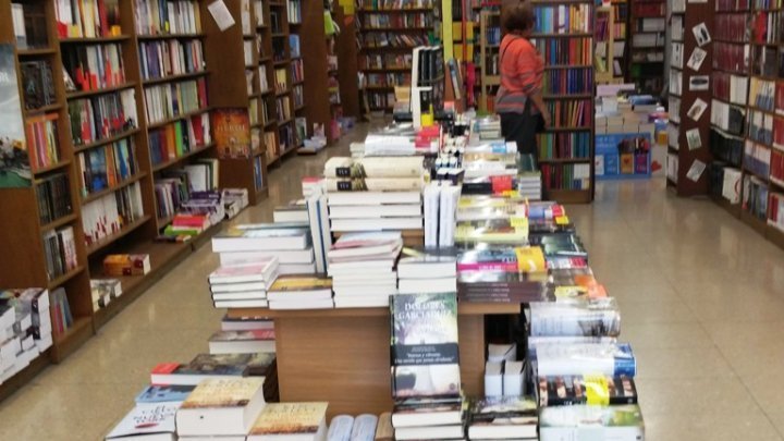 Interior de la librería Soriano