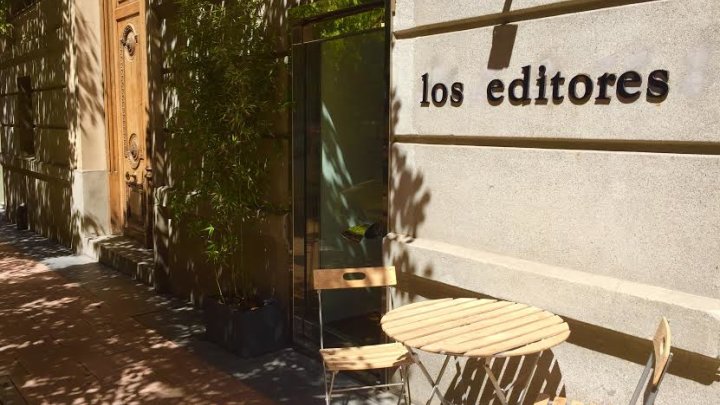 Exterior de la librería Los editores