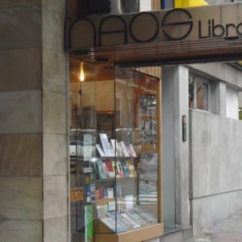 Cartel exterior de la librería Naos