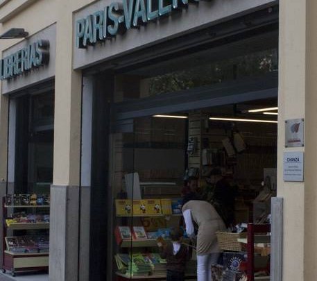 Entrada a la librería París en la calle Marqués del Turia en Valencia