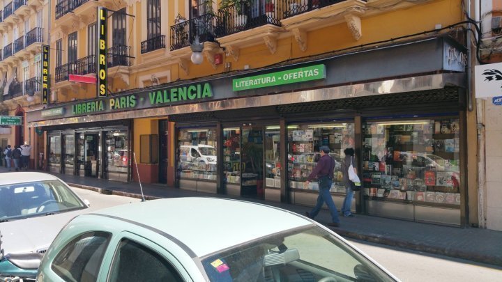Entrada Librería Paris en Valencia