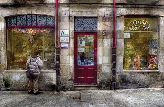 entrada de la librería victor jara