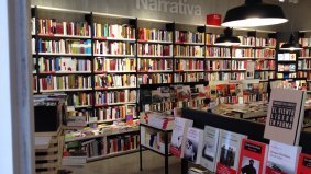 Interior de la librería La Central de Callao