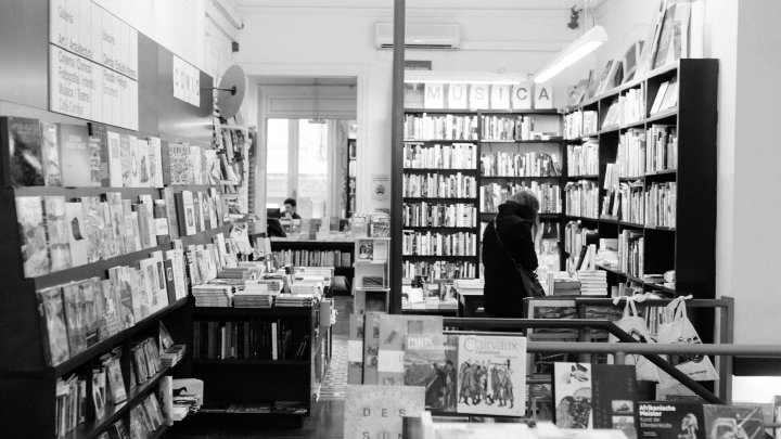 Interior de la librería La Central